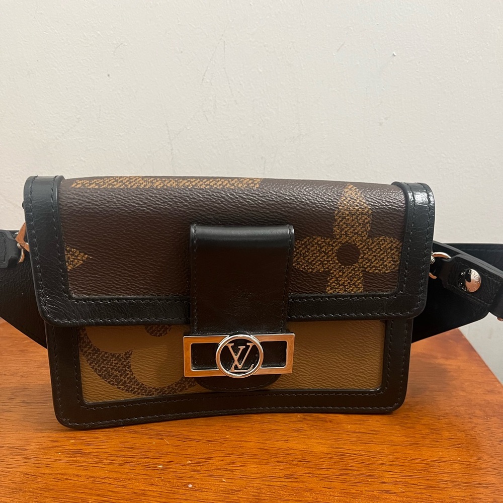 Authentic and entrupypy certified Louis Vuitton dauphine belt bag/clutch